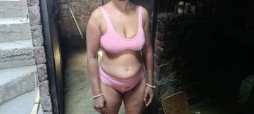 Shivani bhabhi aapne bade bade boob press kar rahi hai aur chut ko bhi pess kiya aur aapne sautele bate ka kale lund ko chusa aur chudai kar