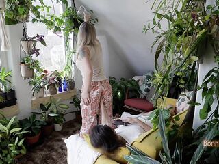 Real pair daytime daybed sex after a quiet pont of time at home