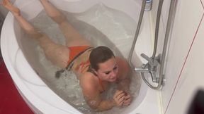 Swimming Coach Is Here Again to Train You How to Hold Your Breath
