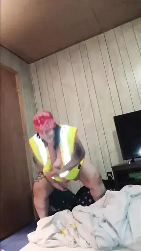 This Horny Construction Worker Picks up Trash N Lets U Bend That Ass