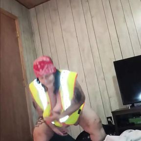 This Horny Construction Worker Picks up Trash N Lets U Bend That Ass