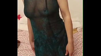 Cuando mi novia se va de casa yo pongo a mi suegra a chupar mi polla y me la foll&oacute_ hasta por el culo