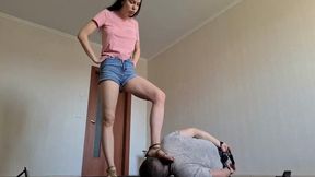 Hanna - Punishment - Floor view Part1