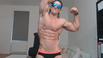 Jakub Stefano flexing