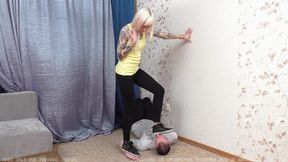 Man is under full pressure from inked gym babe (1288, 720p)