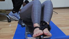 BBW Cari's upperbody tickling meltdown (feet camera - 1080p)