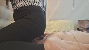 Queen Nana's BBW Facesitting in Yoga Pants - 1080p