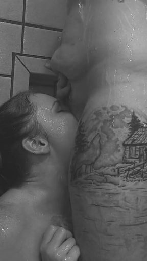 Yaya & Ginger Shower Play