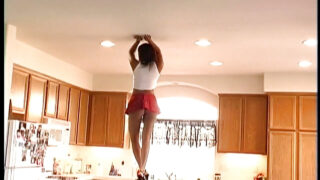 Amatør asiatisk MILF med stram fisse giver sjusket blowjob og fingering før anal hamring og sæd i munden