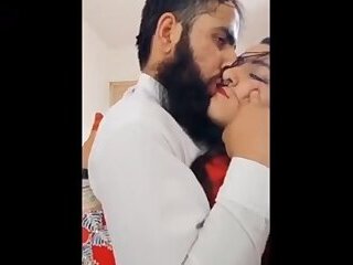 Chodha Apni Pathani Sali Ko Chodha Ghar Mein