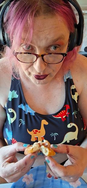 Dinosaur Girl Eats Breakfast!