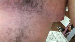 Comendo o amigo de frango assado!