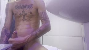 putaria no bamnheiro pela cameras