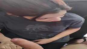 le doy una limpieza de polla en p&uacute;blico desde el balc&oacute;n