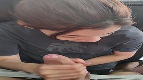 le doy una limpieza de polla en p&uacute;blico desde el balc&oacute;n