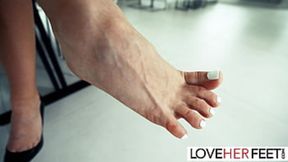 Get Ella Reese&#8242;s Soles Sucked for 30 Minutes Straight - Oral&#x1F61C;-Foot-Fuck Fest