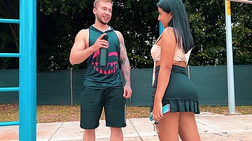 Flirting with my neighbor's young and muscular stepson to come to my house to fuck me, I am a latin MILF and I enjoy seducing strangers to fuck me and cover my face with cum