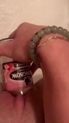 Stretching my pussy: i put a bottle in my pussy