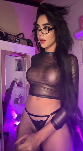 Amateur GF gives a blowjob