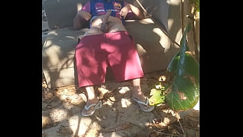 Novinho exibindo o corpinho na praia, cheio de te&atilde_o