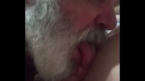 CHUPEI GOSTOSO PENIS DA TRANS PEITUDAELA GOZOU DENTRO MINHA BOQUINHA VERMELHINHA ESCORREU PELA MINHA BARBA MELO TUDO