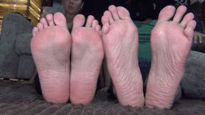 Womens and mens bare feet dd