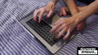 Fetish hardcore video af tatoverede Christian Hermes, der onanerer