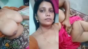 Deshi aunty der joto boro dudh thaake, toto beshi moja deye!