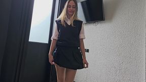 colegiala se delata que chupa polla cuando llega a casa con las rodillas enrojecidas