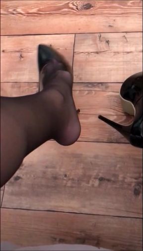 high heel slut in stockings