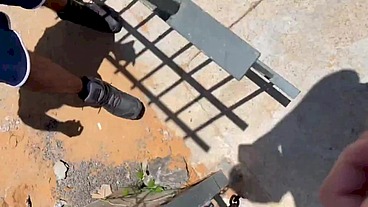 FUDENDO NA OBRA COM O PEDREIRO PARRUDO.