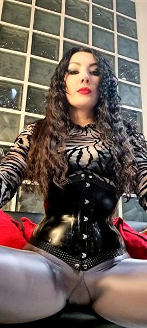 Delicious fetish for leggings!