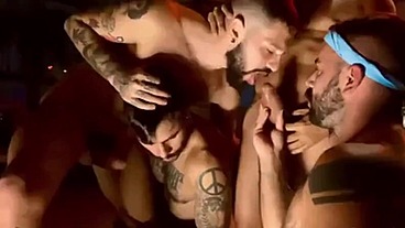 Suruba com a turma do futebol. - Parte II