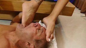 DIRTY FEET CLEANING BY MOUTH AND TONGUE OF MALE SLAVE