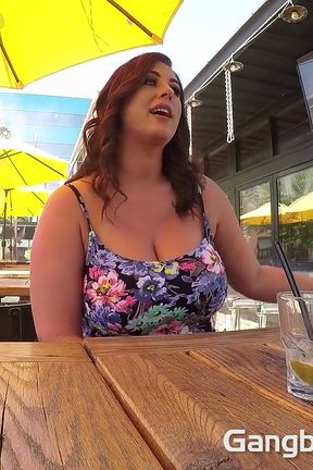 Sexy amateur Hailey gets pussy licked and gives blowjob in back of car