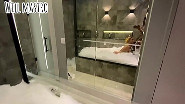 Fui fazer um ensaio fotográfico no hotel a fotógrafa [ Marcelle Herrera ] não resistiu pediu senta gostoso no mastro