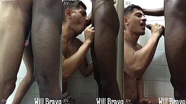 Pretinho gostoso que estava no trem comigo me levou pro banheiro da estação pra me botar pra mamar