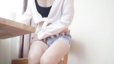 聊了好久的网友第一次约出来，竟如此的放荡，干脆在咖啡厅操起来了，水好多