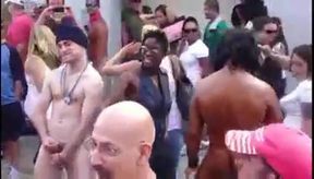 Public Masturbators: Outdoor Hunk Action