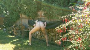 Guy jerks off and fingers his hole in the back yard before finally cumming onto the grass