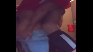 Jovencito atl&eacute_tico de la escuela destroza mi culo