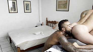 FETICHE DO CASAL CONTRATANDO UM GAROTO DE PROGRAMA