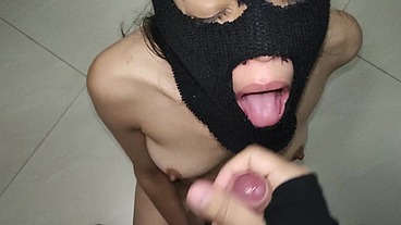 La mejor manera de comer una gran polla de 18cm - Mucha saliva y leche