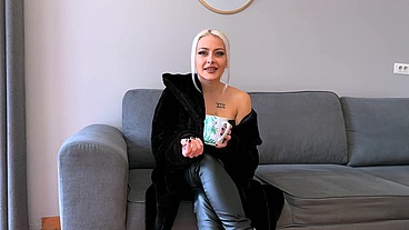 La première filmée de Joy, bombe anatomique de 20ans !