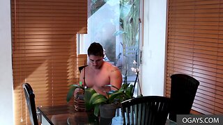 Older gay pro fucks teen hunk