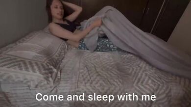 Give me a hand, I don't feel well and my pussy is wet!!