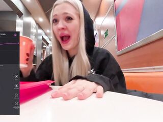 МОЙ ДРУГ УПРАВЛЯЕТ МОИМ ВИБРАТОРОМ LUSH В ОБЩЕСТВЕННОМ МЕСТЕ