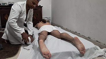 SEÇÃO DE FISIOTERAPIA TERMINA EM SEXO COM O PACIENTE GULOSO