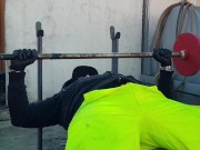 Autista voglioso sborra dopo il pranzo! Tommy La Canaglia