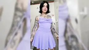 Cale�a masturbates her vagina in the bathroom